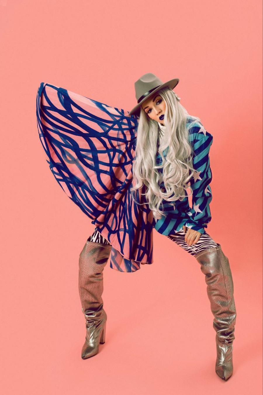 Galactic Pop-Art Cowgirl - фото 1