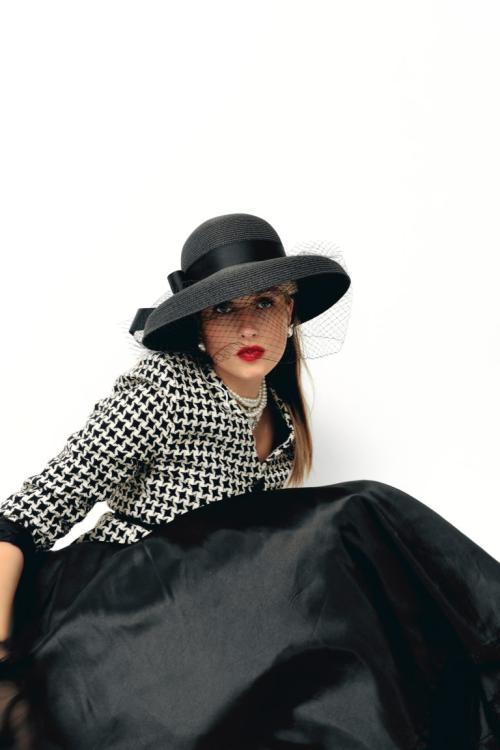 Monochrome Swan Elegance - фото 7