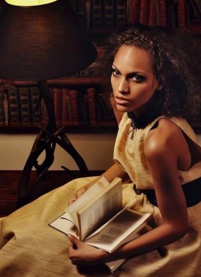 Бібліотечна муза 50-х Жіноча бежева сукня міді з чорним оксамитовим поясом, ретро-стиль 1950-х